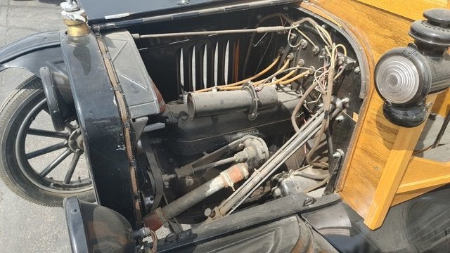 25 Ford MODEL T HUKSTER Base