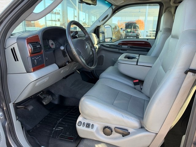 2006 Ford Super Duty F-350 DRW Lariat