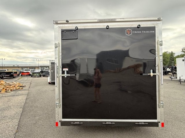 25 CROSS ENCLOSED CARGO Base