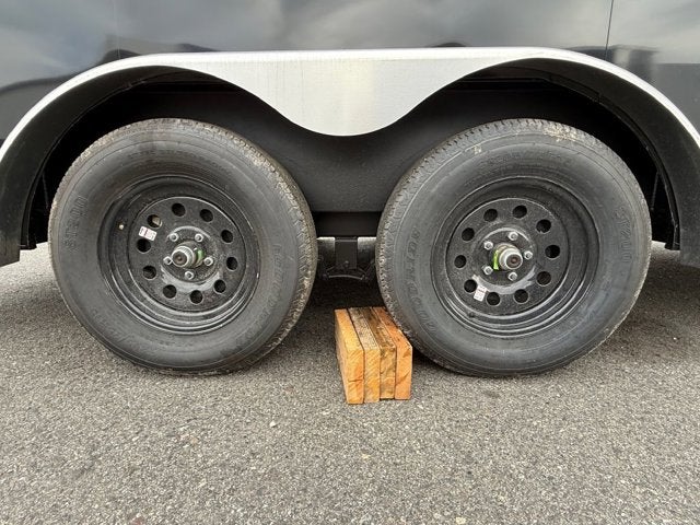 25 CROSS ENCLOSED CARGO Base