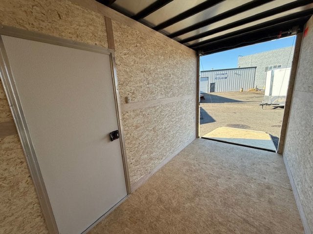 26 CROSS ENCLOSED CARGO Base