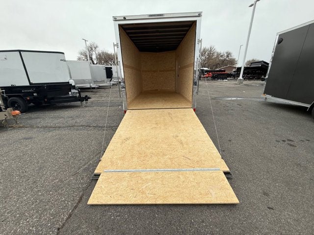 26 CROSS ENCLOSED CARGO Base