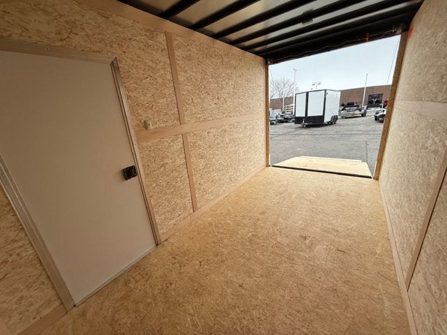 26 CROSS ENCLOSED CARGO Base