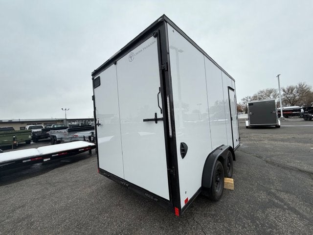 26 CROSS ENCLOSED CARGO Base