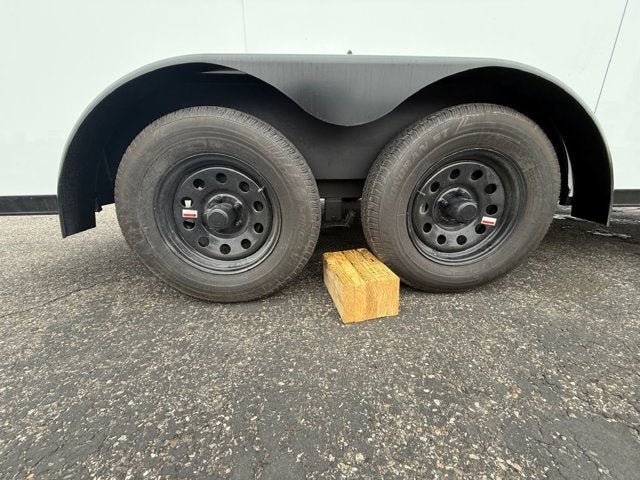 26 CROSS ENCLOSED CARGO Base