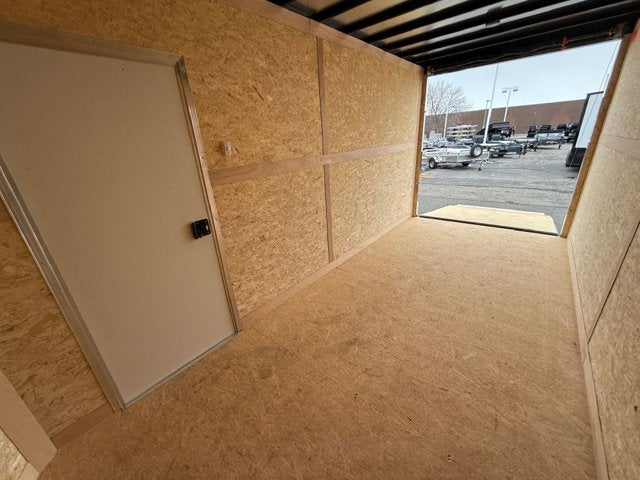 26 CROSS ENCLOSED CARGO Base