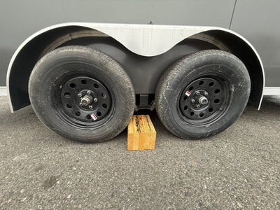 26 CROSS ENCLOSED CARGO Base