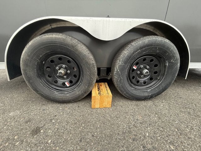 26 CROSS ENCLOSED CARGO Base