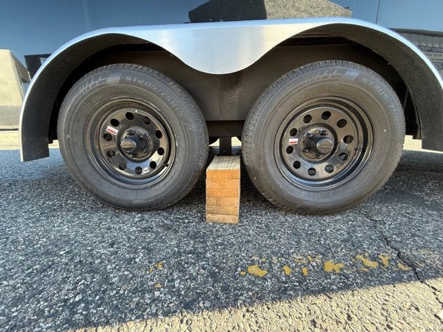 26 CROSS ENCLOSED CARGO Base