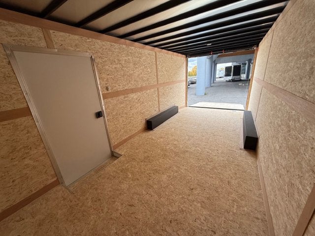 26 CROSS ENCLOSED CARGO Base