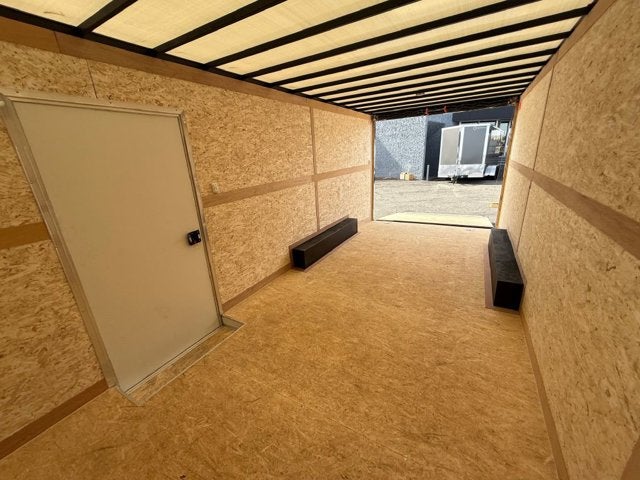 26 CROSS ENCLOSED CARGO Base