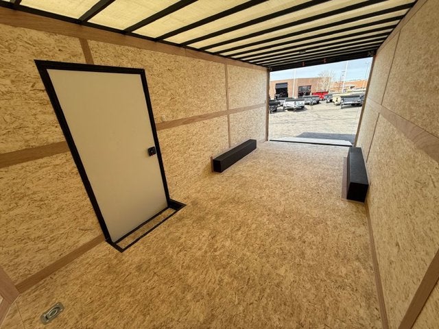 26 CROSS ENCLOSED CARGO Base