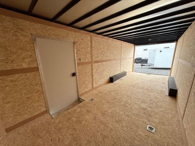 26 CROSS ENCLOSED CARGO Base