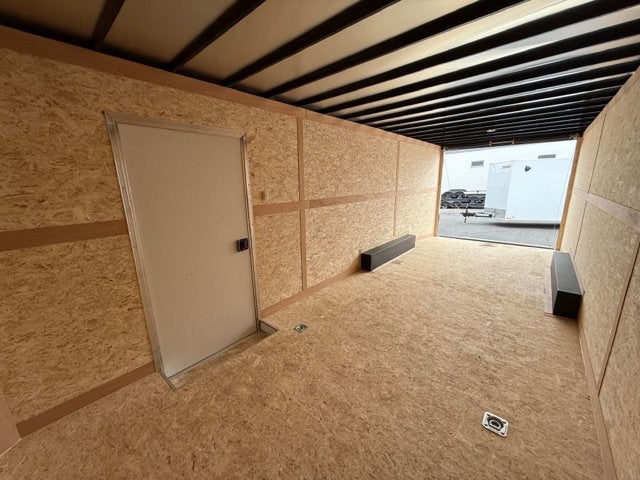 26 CROSS ENCLOSED CARGO Base