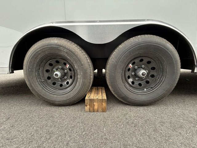 26 CROSS ENCLOSED CARGO Base