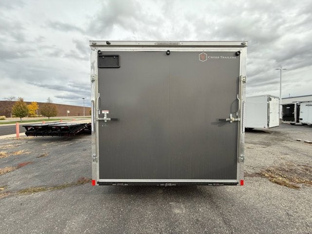 26 CROSS ENCLOSED CARGO Base