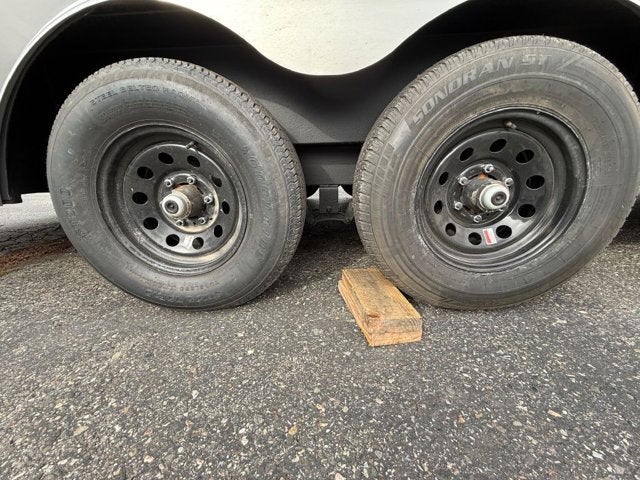 26 CROSS ENCLOSED CARGO Base