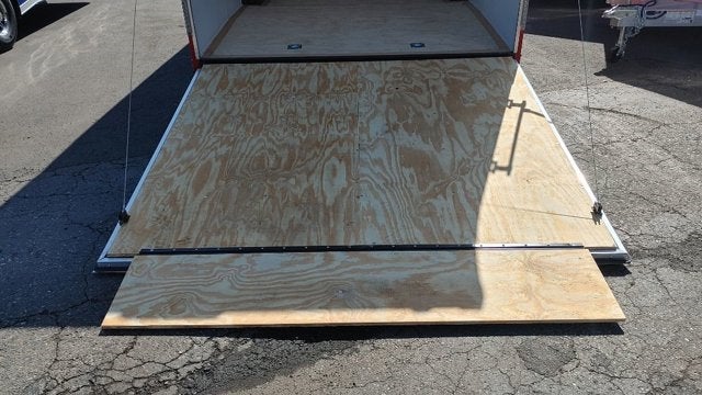 2022 UNITED TRAILERS ENCLOSED CAR HA Base